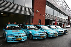 Klik op de afbeelding voor een grotere versie

Naam:  bmwcircuitclub-safetycars2.jpg
Bekeken: 152
Grootte:  68,3 KB
ID: 16562